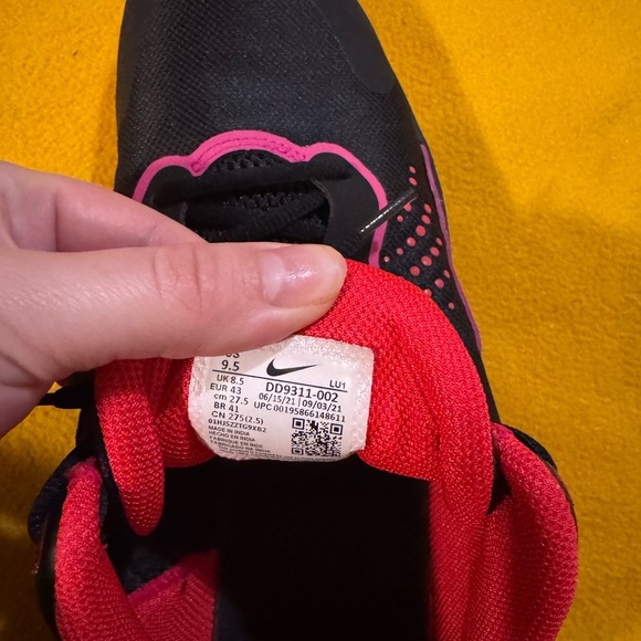 Nike Black and Pink Sneakers - Picture 4 of 10